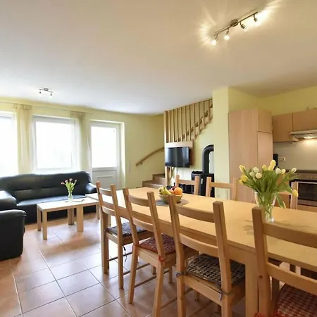 Spacious In By Sea Zierow