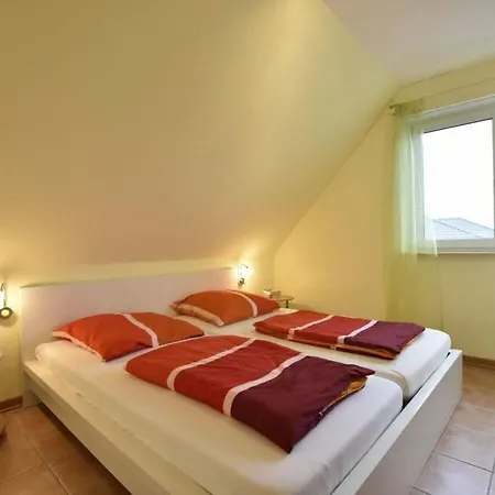 Spacious In By Sea * Zierow